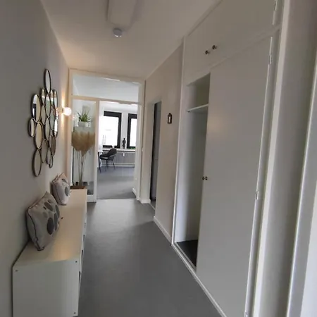 Kissinger38 * Detmold